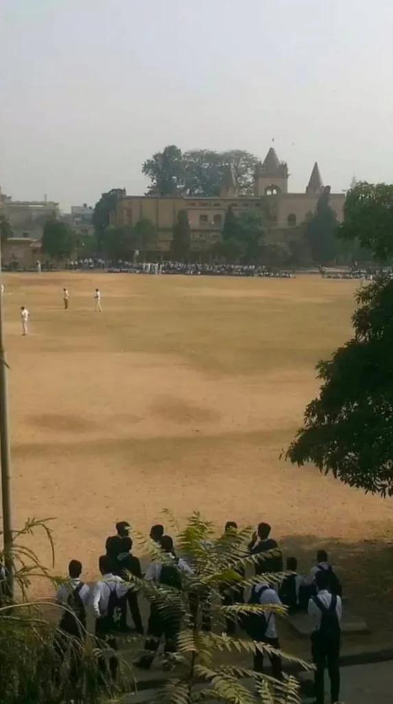 Long shot of the heritage Main Block