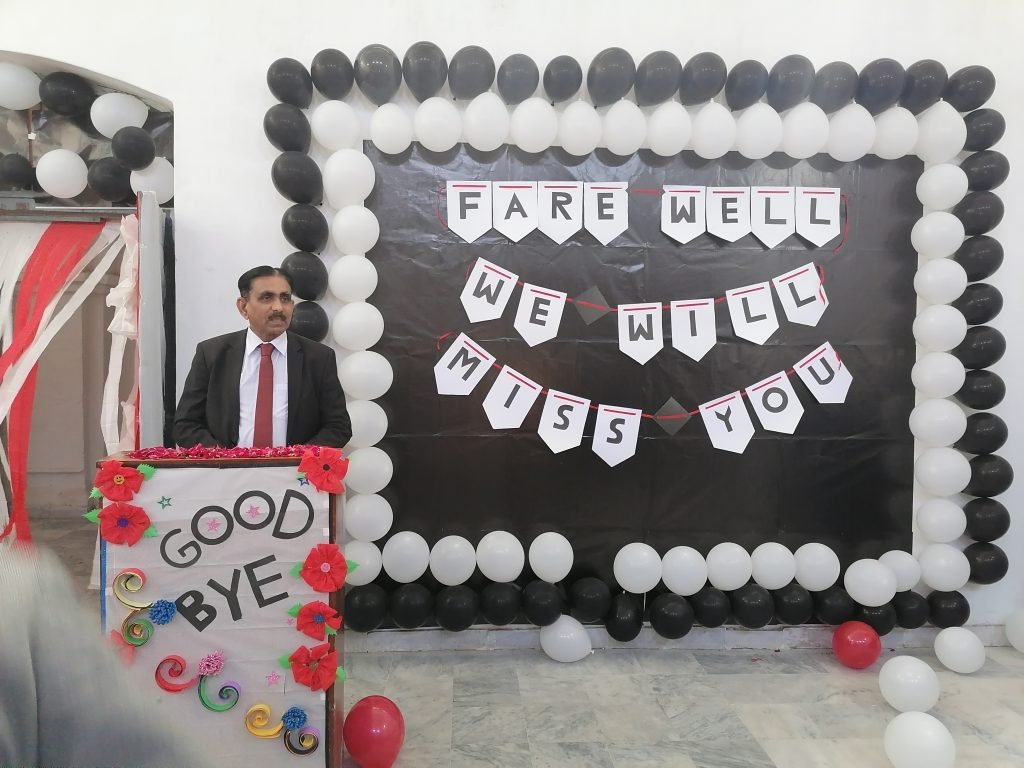 A farewell address at the Geography department's send-off event
