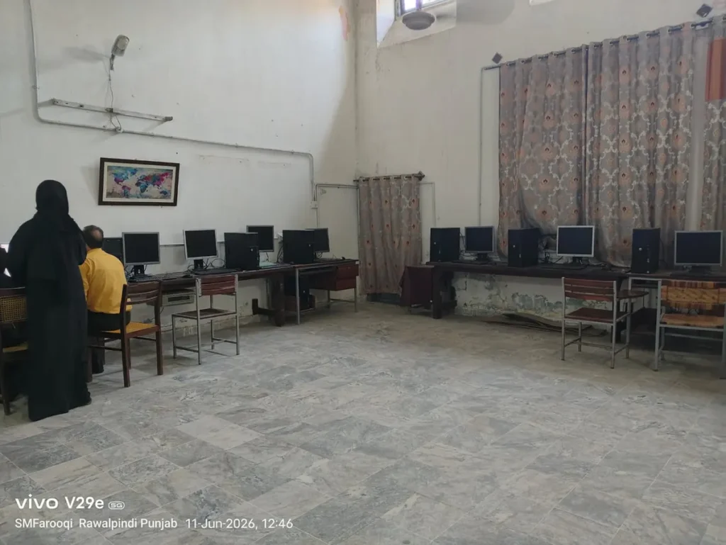 Students working in the Geography GIS and Remote Sensing lab